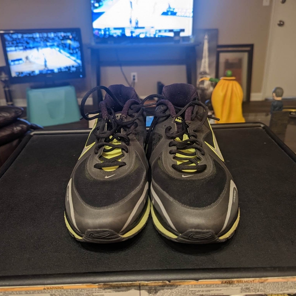 Nike - Picture 3 of 3